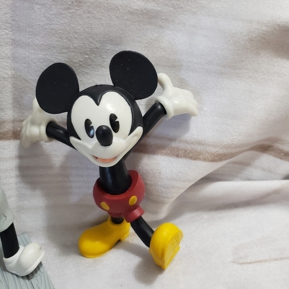 Disney Mickey Mouse Figures Set Of 4 90 Years Of Magic Year 2018 Cake Toppers - Picture 4 of 8